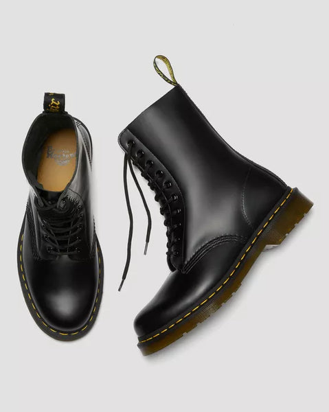 Doc martens 1490 10 2025 eyelet boots