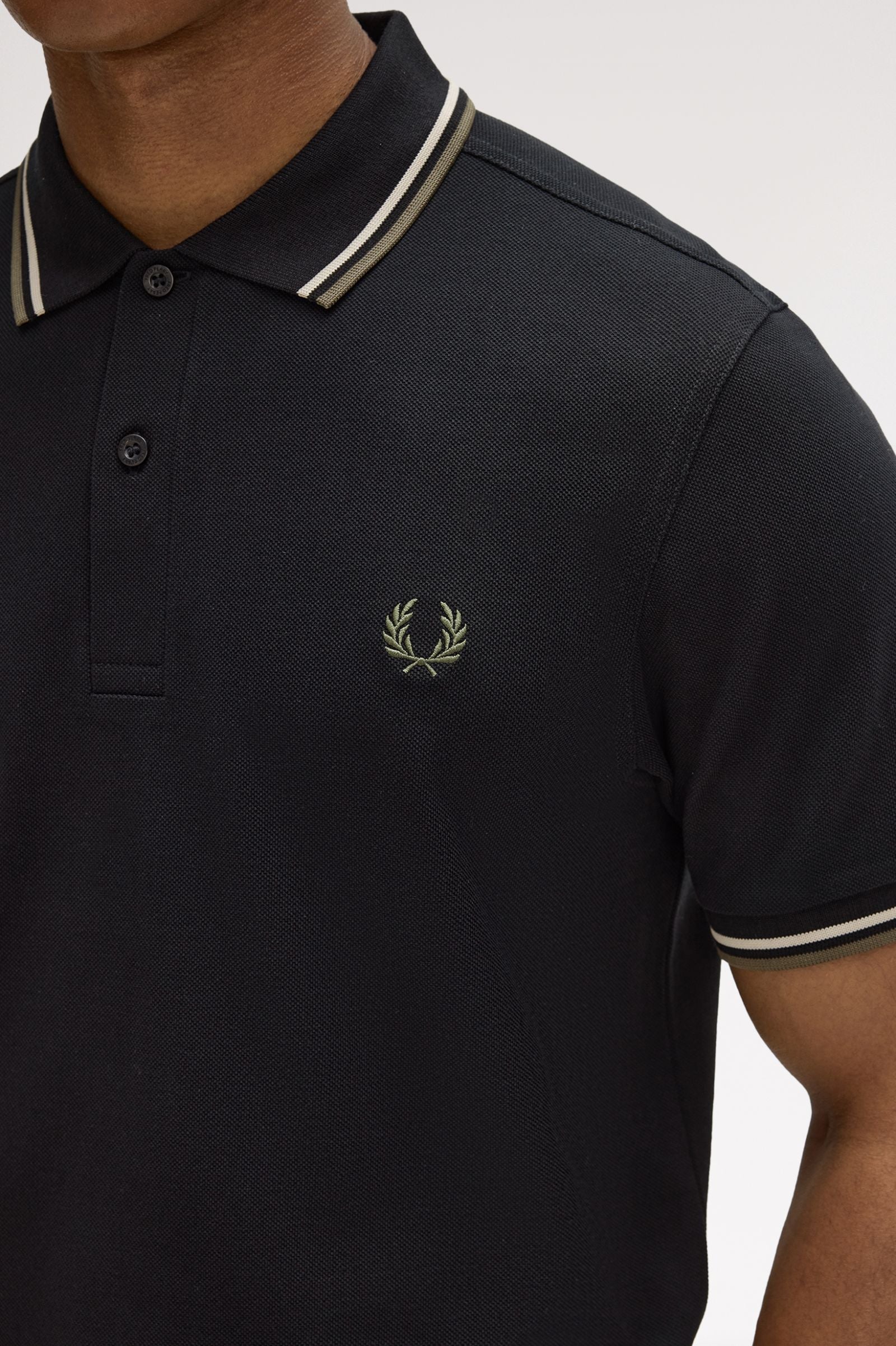 Fred Perry Polo Black / Wasabi / Vintage Sky – DeadRockers