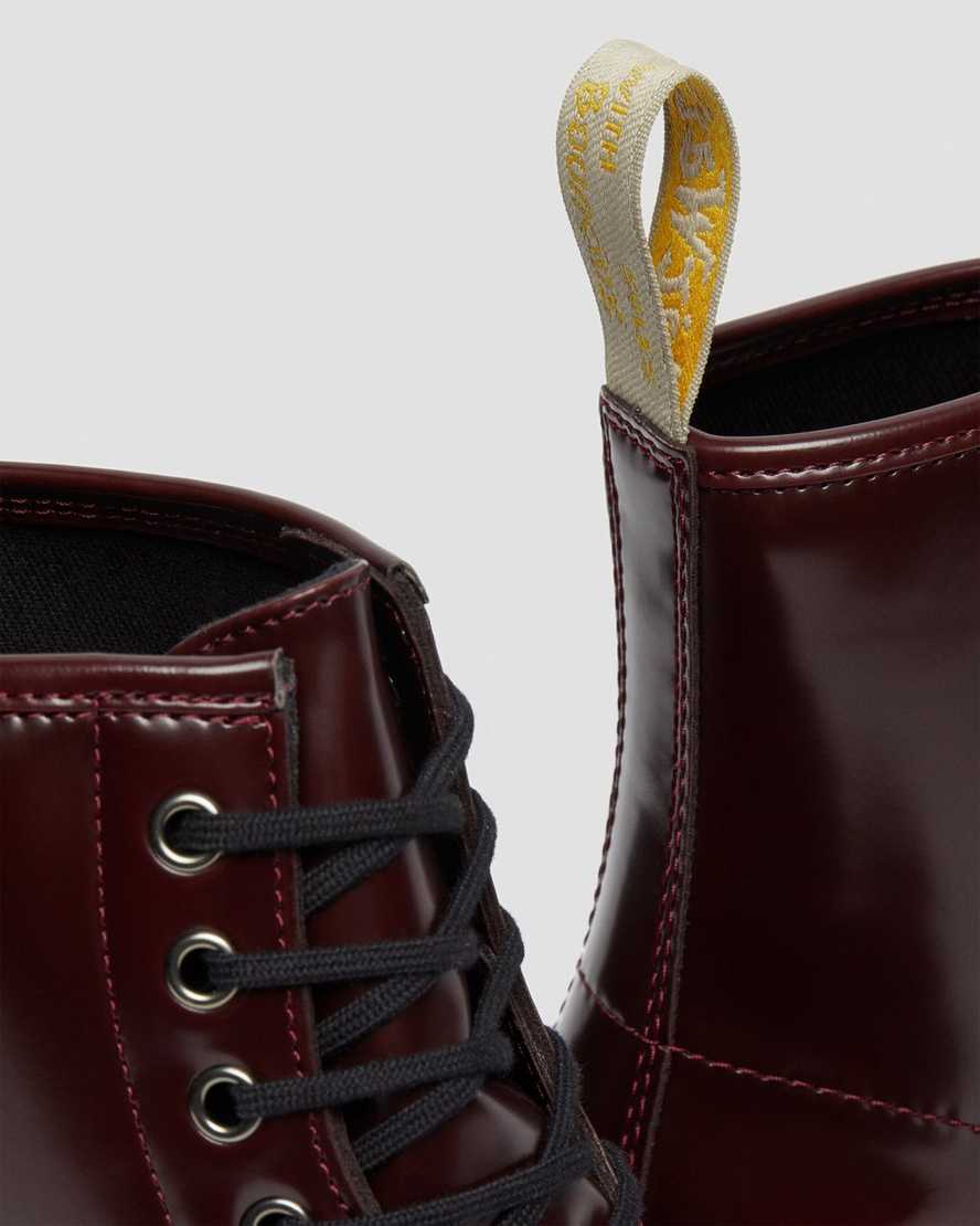 Bestrooi spade vinger 1460 Vegan Cherry Red Oxford Rub Off Dr. Marten 8 Eye Boots – DeadRockers